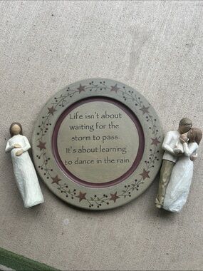 Inspirational Round Wall Plaque with Heartwarming Quote - Olive Green & Maroon